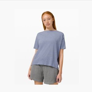 NWOT Lululemon Back In Action Short sleeve Tee, Size 8, heather Blue
